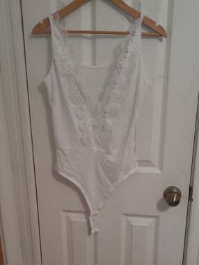 Source Unknown White Lace-Trim Bodysuit Tank